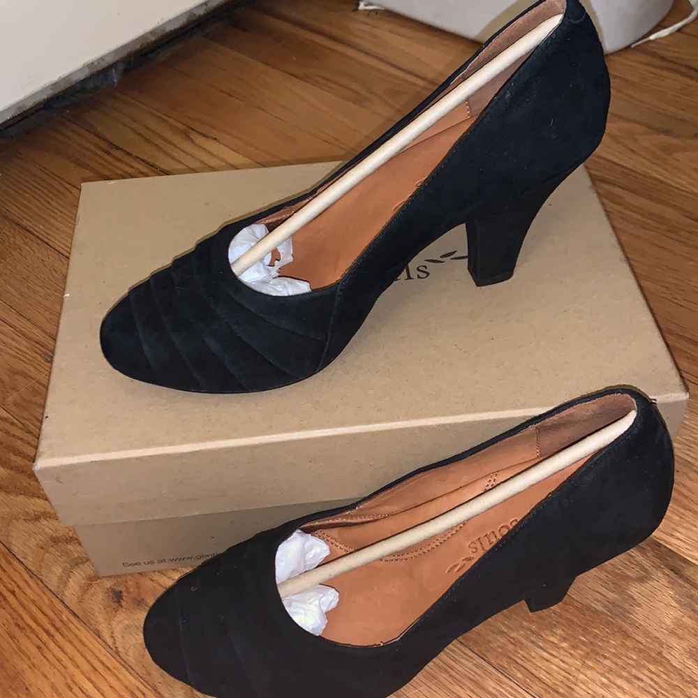 Gentle Souls black suede heels NWT